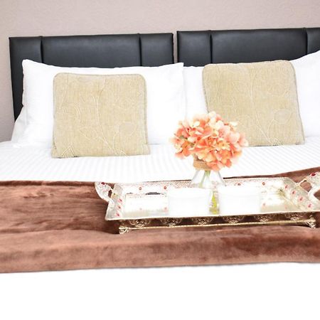Dreams Serviced Accommodations- Staines/Heathrow Stanwell ภายนอก รูปภาพ
