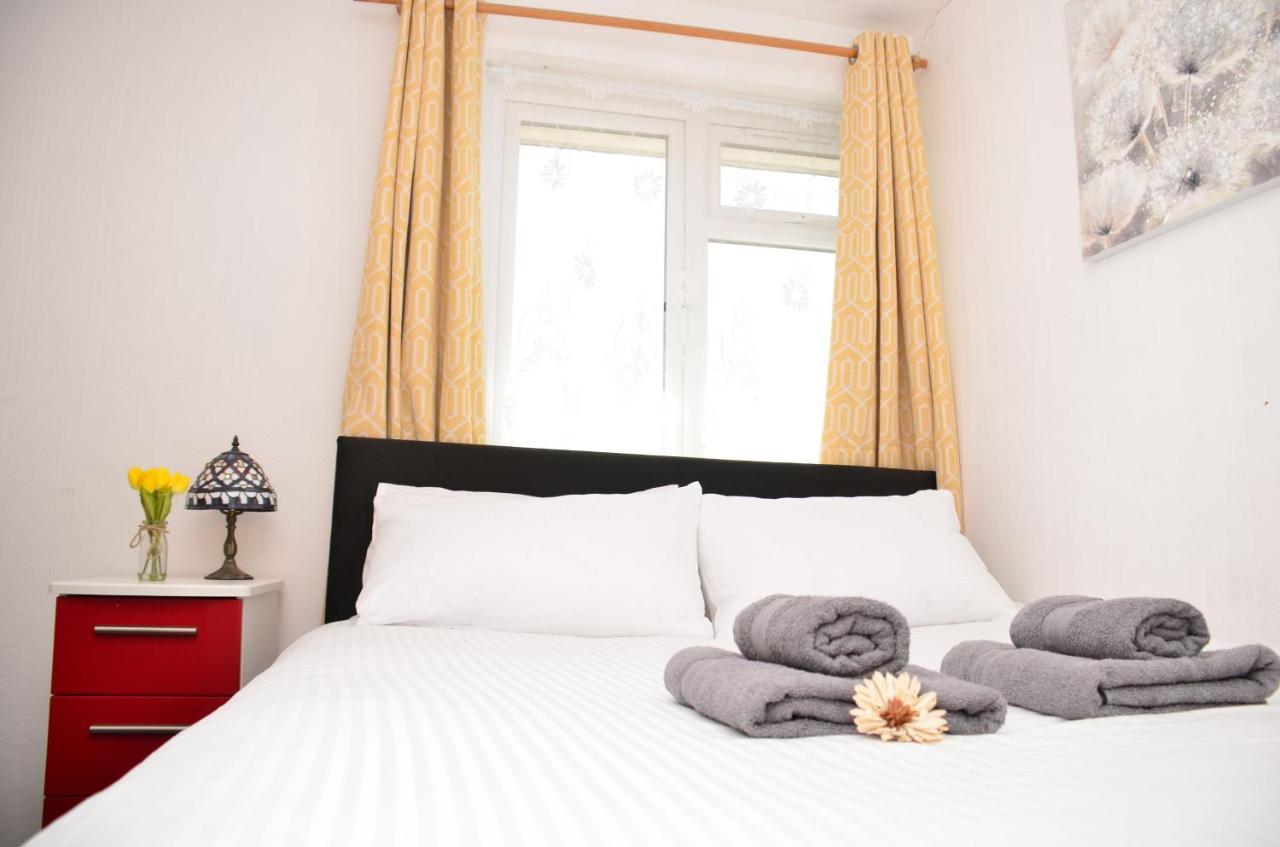 Dreams Serviced Accommodations- Staines/Heathrow Stanwell ภายนอก รูปภาพ