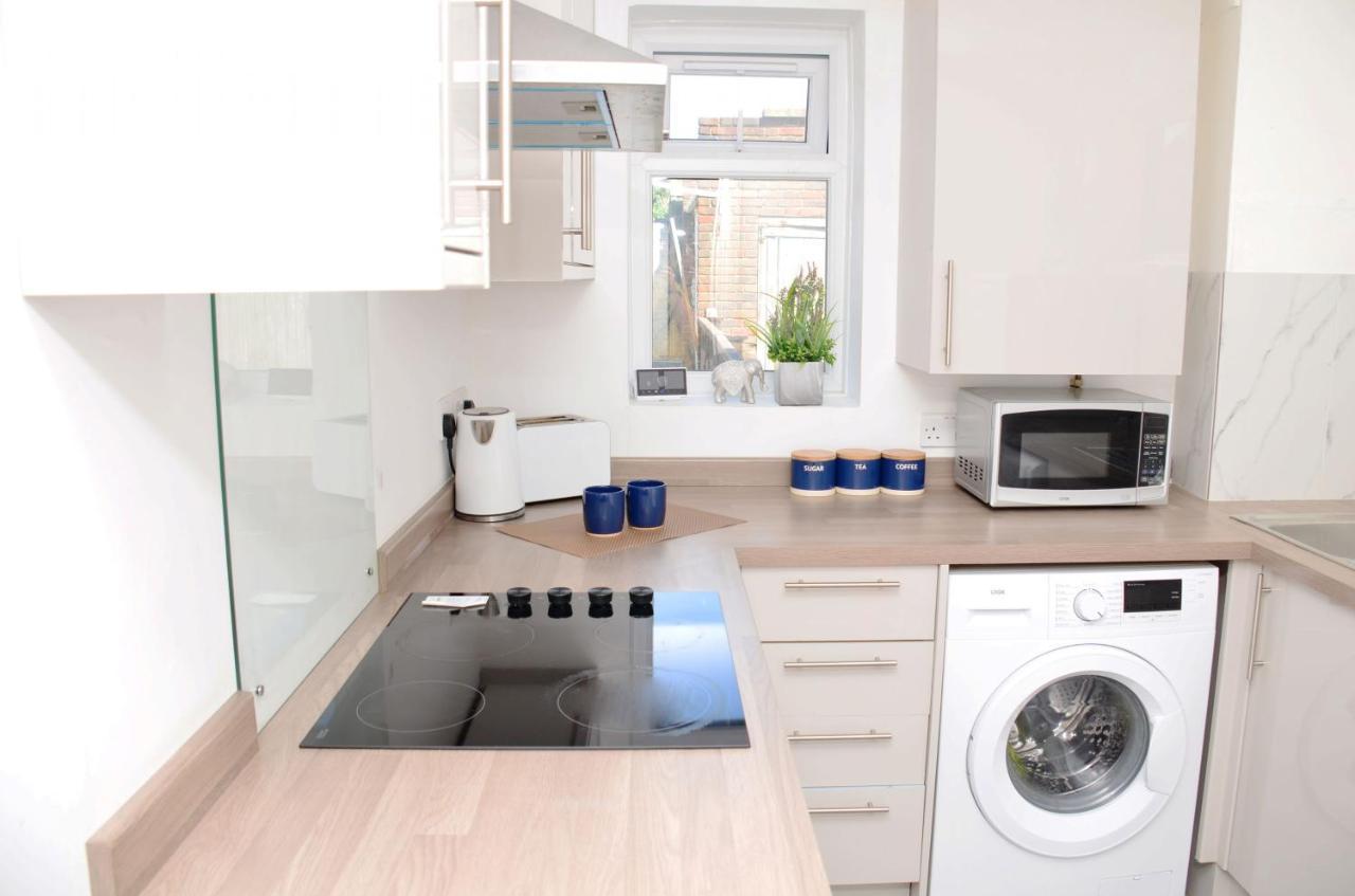 Dreams Serviced Accommodations- Staines/Heathrow Stanwell ภายนอก รูปภาพ