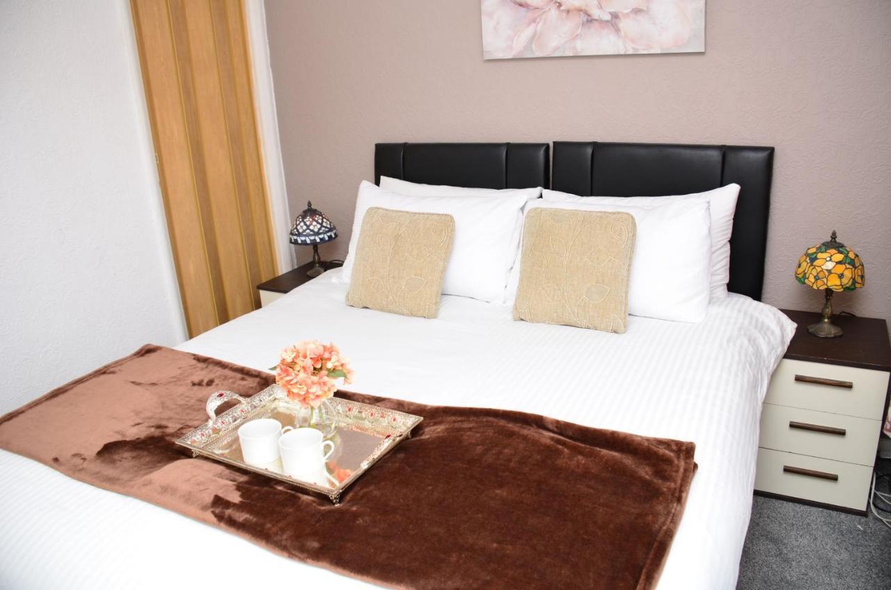 Dreams Serviced Accommodations- Staines/Heathrow Stanwell ภายนอก รูปภาพ