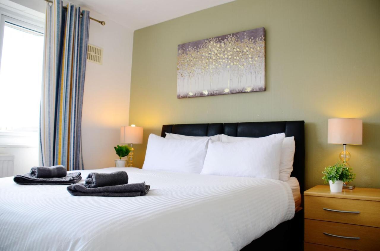 Dreams Serviced Accommodations- Staines/Heathrow Stanwell ภายนอก รูปภาพ