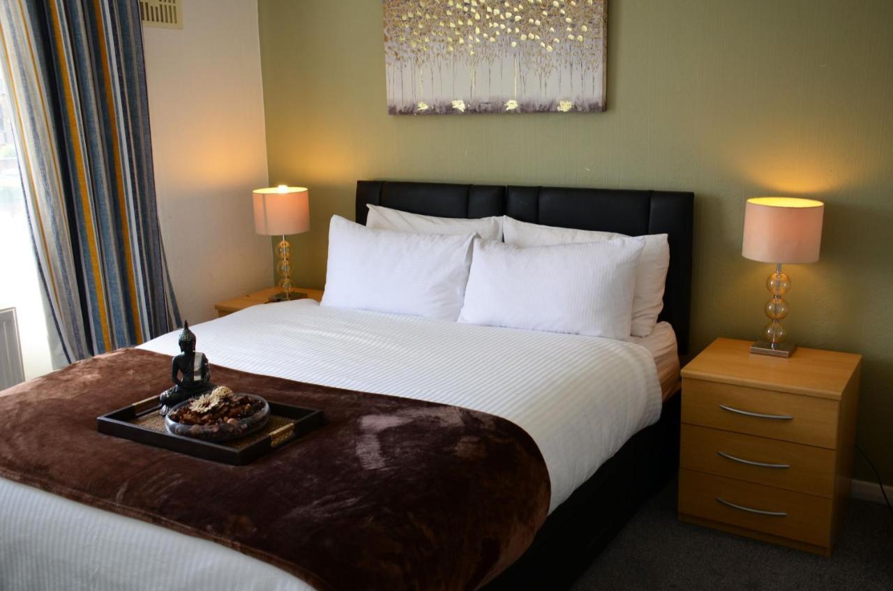 Dreams Serviced Accommodations- Staines/Heathrow Stanwell ภายนอก รูปภาพ
