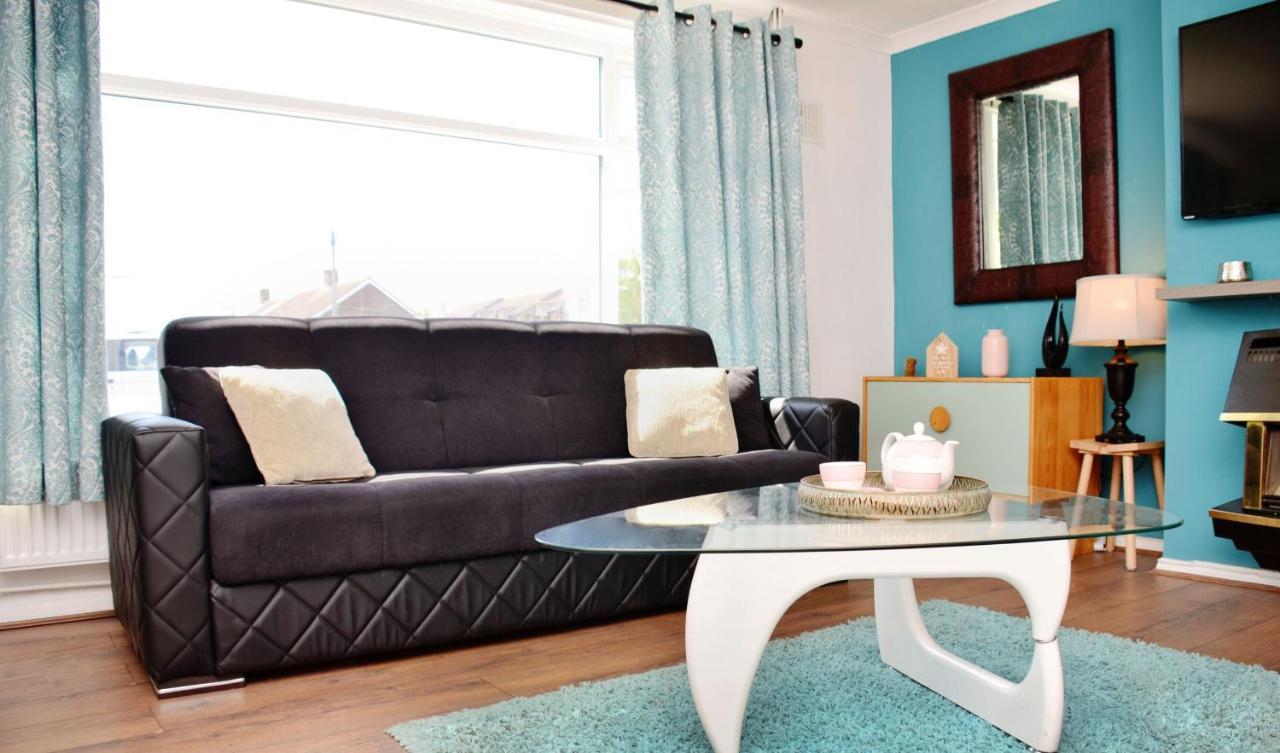 Dreams Serviced Accommodations- Staines/Heathrow Stanwell ภายนอก รูปภาพ