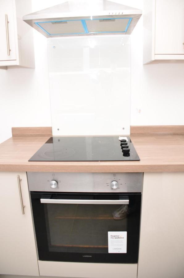 Dreams Serviced Accommodations- Staines/Heathrow Stanwell ภายนอก รูปภาพ