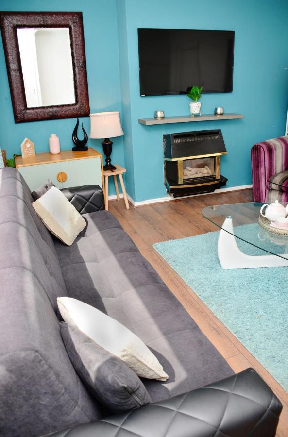 Dreams Serviced Accommodations- Staines/Heathrow Stanwell ภายนอก รูปภาพ