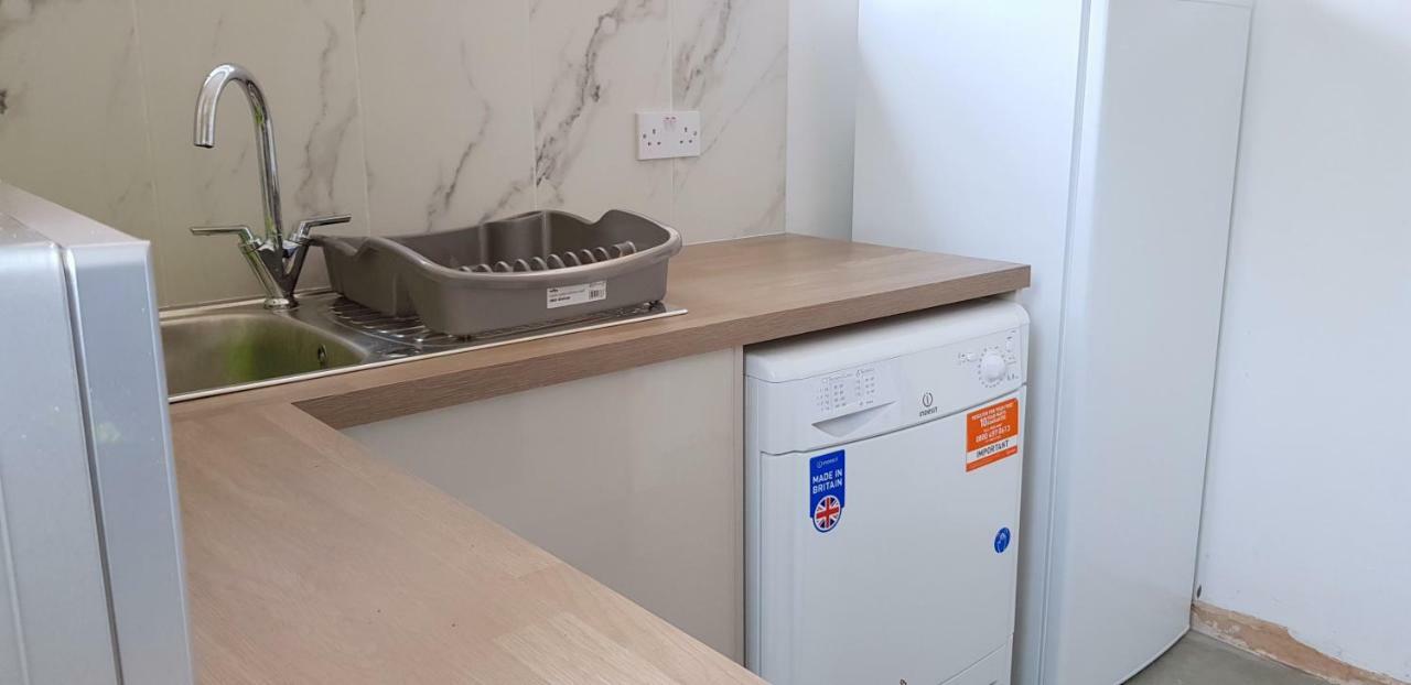 Dreams Serviced Accommodations- Staines/Heathrow Stanwell ภายนอก รูปภาพ