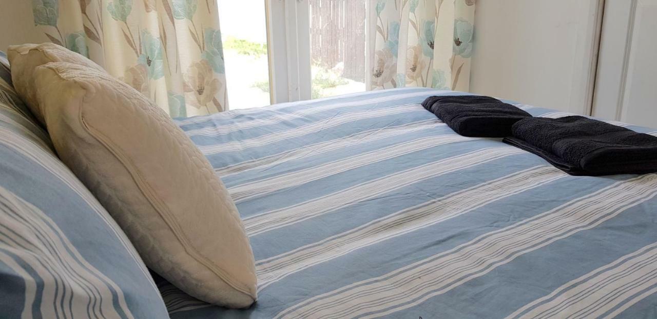Dreams Serviced Accommodations- Staines/Heathrow Stanwell ภายนอก รูปภาพ
