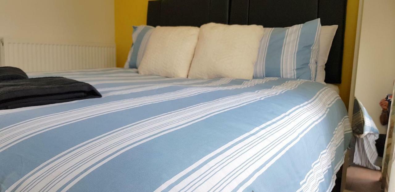 Dreams Serviced Accommodations- Staines/Heathrow Stanwell ภายนอก รูปภาพ