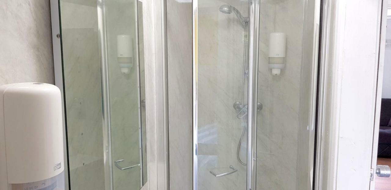 Dreams Serviced Accommodations- Staines/Heathrow Stanwell ภายนอก รูปภาพ